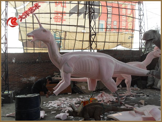 仿真恐龙造作现场-棘鼻通辽龙造作现场