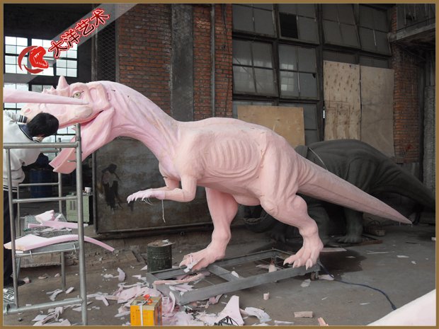 仿真恐龙造作现场-角鼻龙造作现场