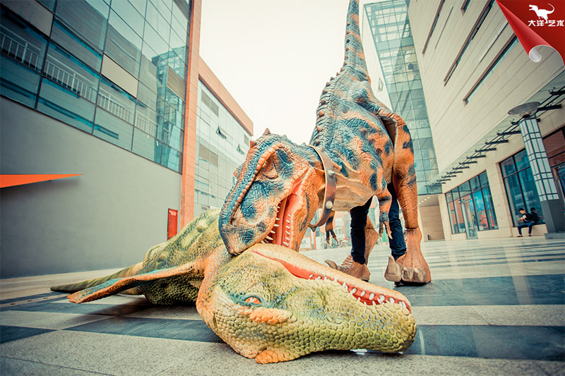 人穿恐龙衣服，人穿的恐龙服装