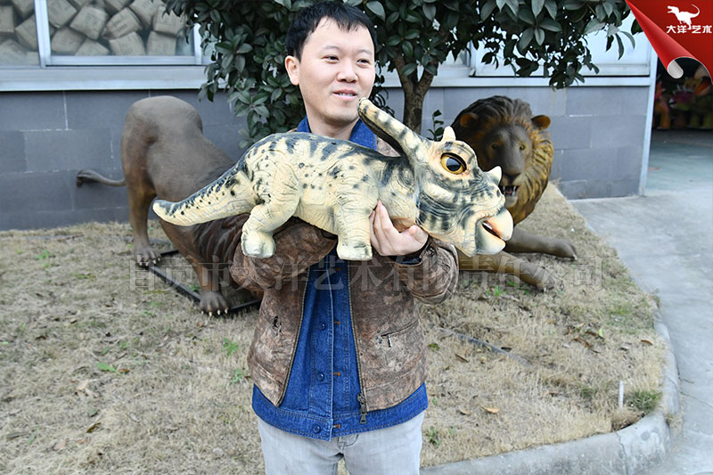 恐龙手偶，仿真手偶恐龙