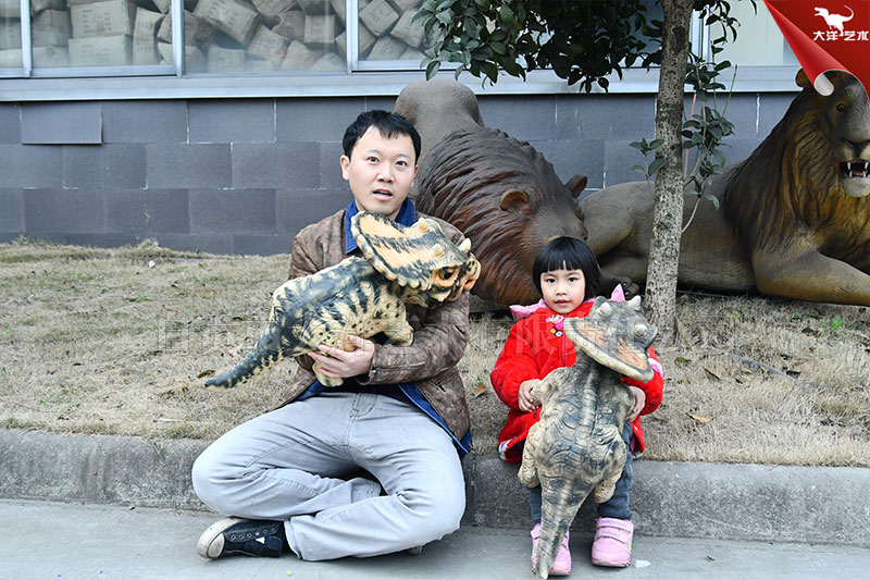 恐龙手偶，仿真手偶恐龙