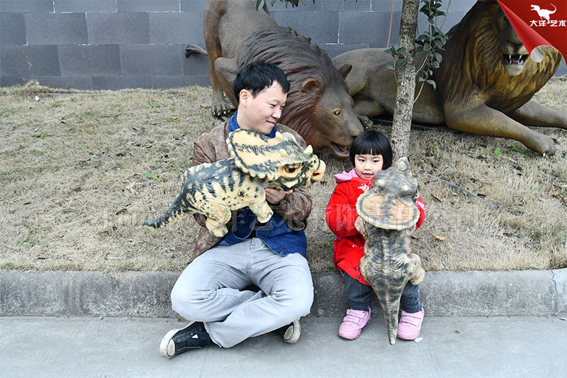 恐龙手偶，仿真手偶恐龙