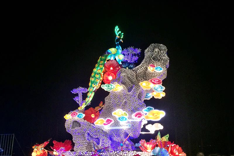 孔雀花灯，孔雀彩灯造作