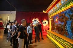 江毅教员参与民俗灯文化遍及活动