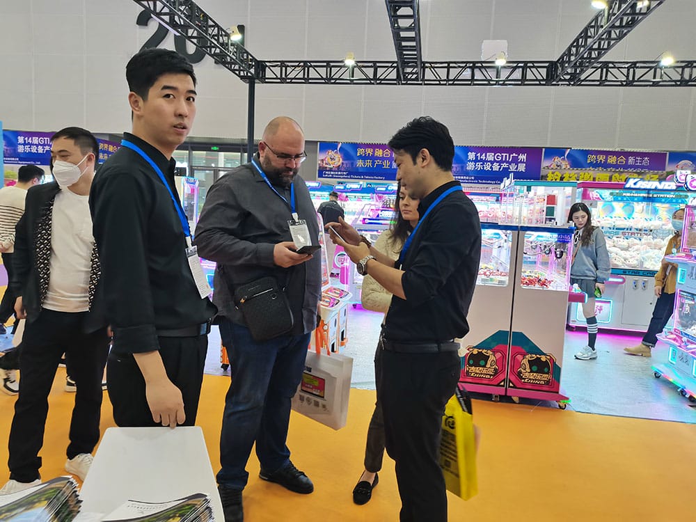 3cad5bd381602ad5e4dce1fa 大润发贵宾厅参与第14届GTI昭通游乐设备产业展 · 图片3